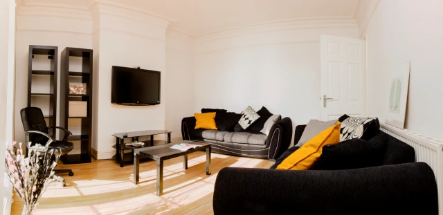 Park Road, LE11 2HD 1