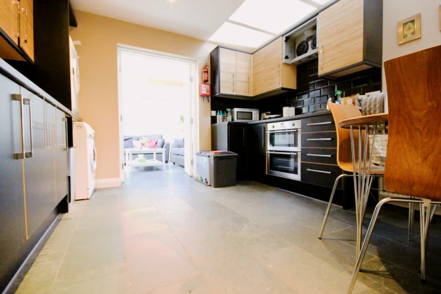 Gilesgate (Dray Cottage), DH1 1HY 4