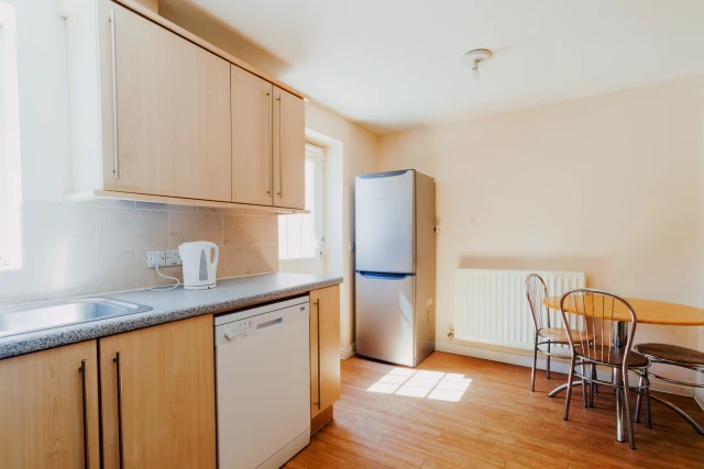 Goldfinch Close, LE11 3HG 2