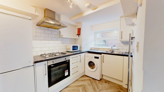 Flat 4, Egerton Road, M14 6YB 3