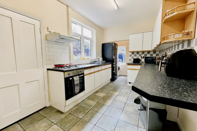 Walton Street, LE3 0DX 2