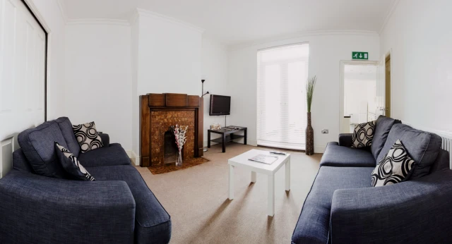 Park Road, LE11 2HD 1