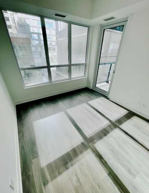 716 - 108 PETER St 3