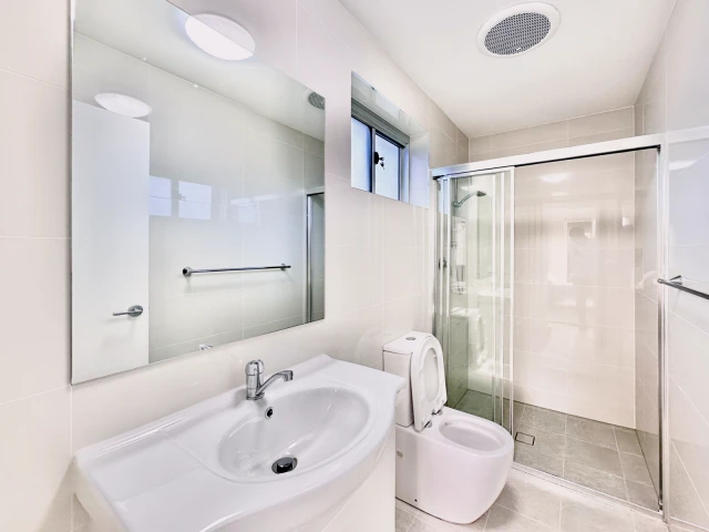 8 See St(080) - Sydney student accommodation - Large Studio*A-08008