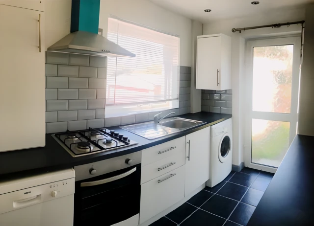 St. Ann's Rise 22051# 2