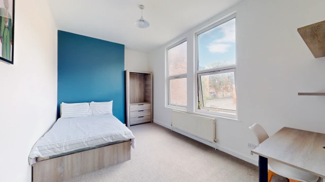 1+ Rooms in 9 Bed property on Moorland Avenue, LS6 1AP 2