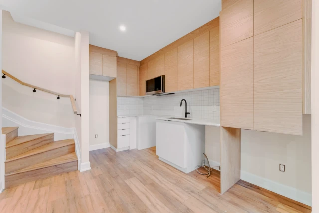 130 Carillon Street 4