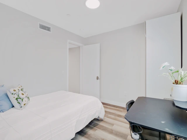 1280 W 37th PL 4