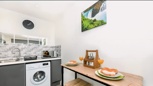 Artemis Apartment - The Hunting Watch of Town 4