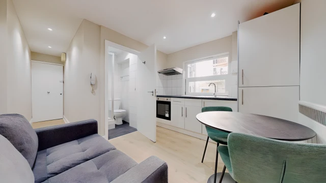 Cheniston Gardens 23936# 2