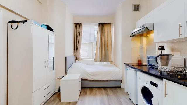 Cromwell Road 24135# 1