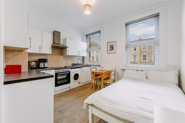 Warwick Road, London 2
