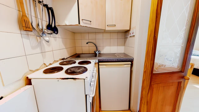 Chatsworth Road 24264# 1