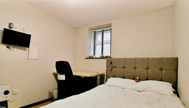 Phoenix Street, Lancaster - Flat 2, Phoenix Nights 4