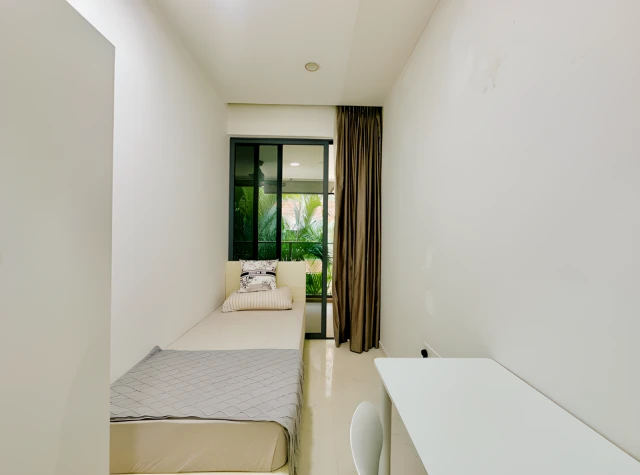 8 @ Mount Sophia 3