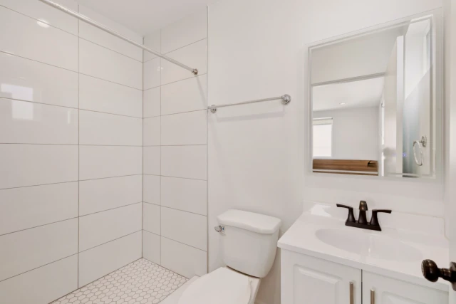1332 W 35th Pl 1