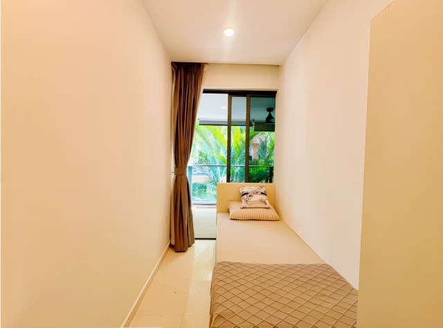 8 @ Mount Sophia 4