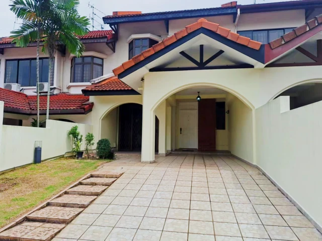 10 Springwood Ave