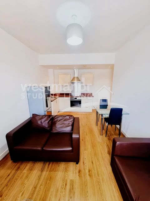 Flat 4, Charlesworth House, LE1 1GS 3