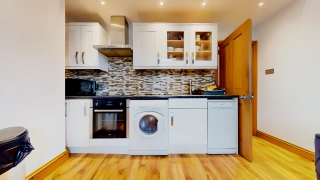 West Cromwell Road 24865# 3