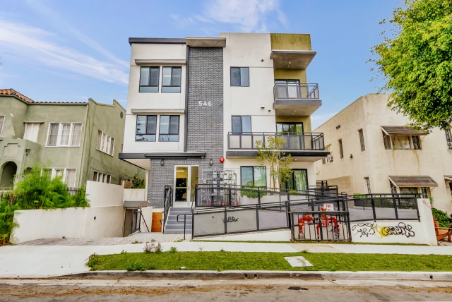 546 N Harvard Blvd 1