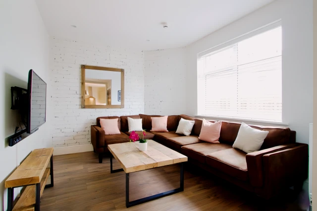 Flat J, Park View, NG1 4GR 4