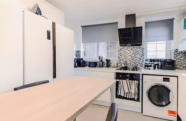 Hollybush Gardens 25530# 3