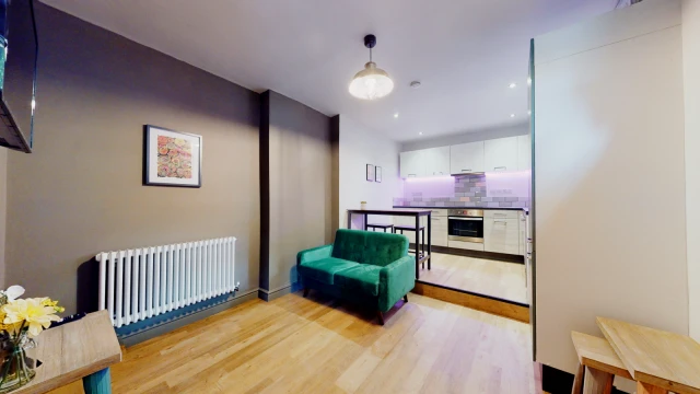 Park Street, LE11 2EG 3
