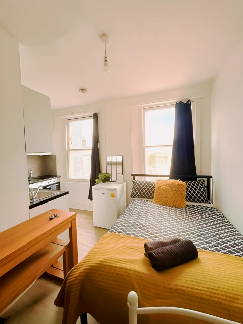 Kingsland Road 25565# 3