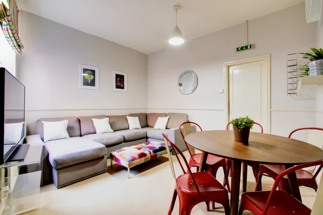 Room 4, Nottingham, NG7 1HE 3