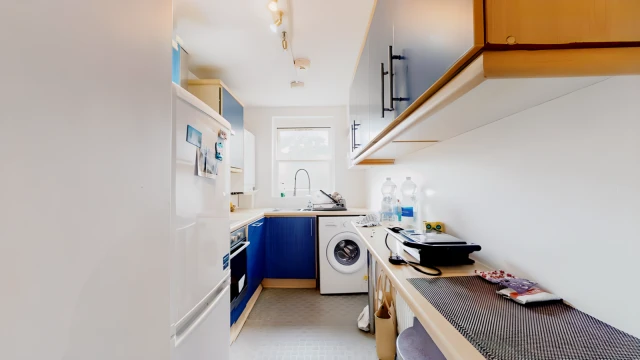 West Cromwell Road 25599# 4