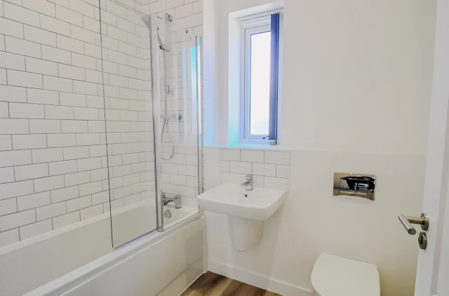 Entire Place·3B2B···59 Parkes Avenue 2