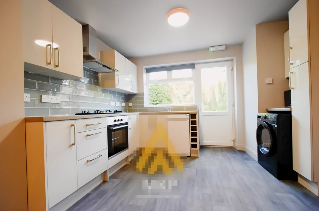 Entire Place·5B2B···144 Lodgehill Road B29 6NG 4