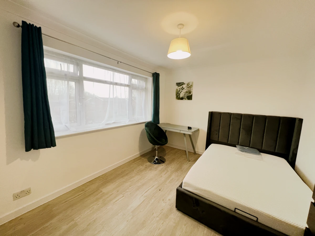 95 De Montfort Way 0