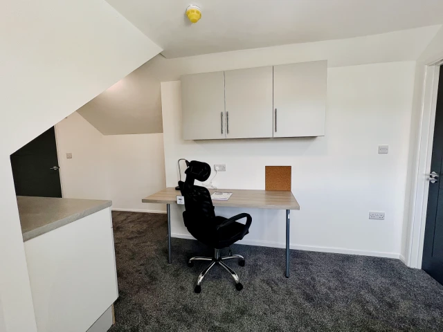 104 De Montfort Way 3