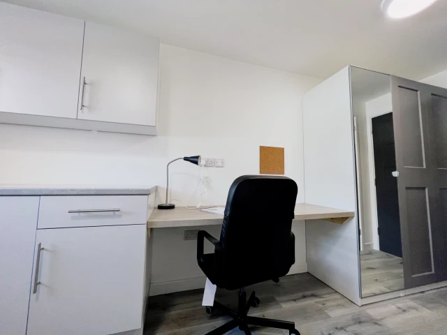 104 De Montfort Way - Coventry student accommodation - room 5