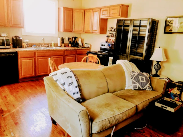 Benton Place, APT 2, 1 BEDROOM 1 BATH apartment on Music Row in Nashville. 3