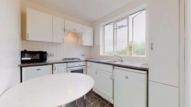 Nevern Square, Earls Court 1