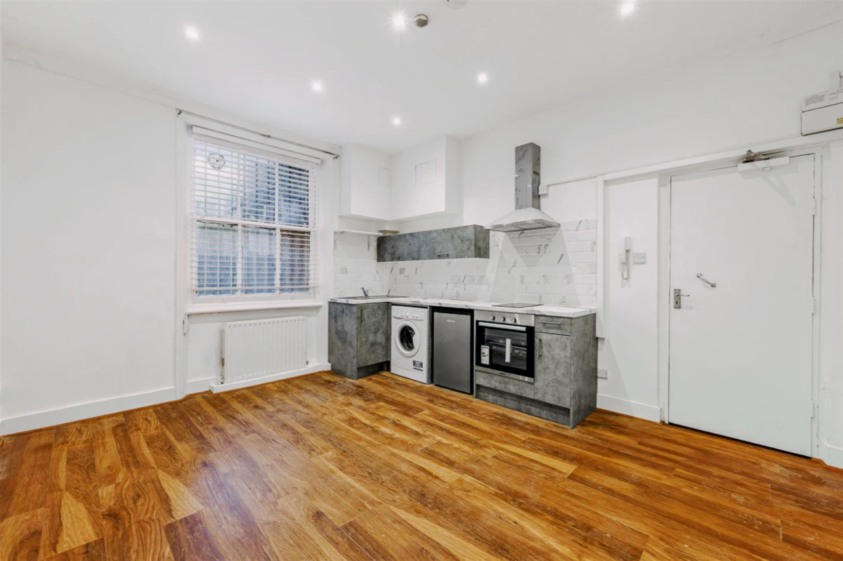 West Cromwell Road, Earls Court 0