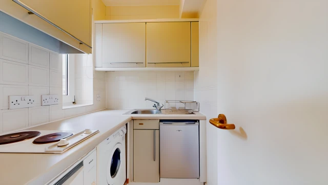 Sloane Avenue 26412# 4