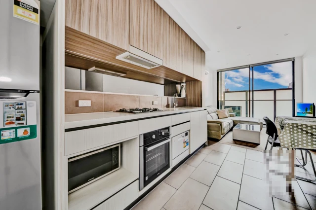 1 Elland Avenue 1