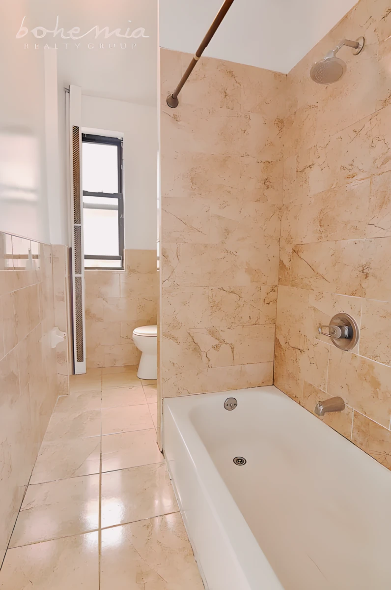 65 Nagle Ave - New York student accommodation - 3 Beds 1 Bath
