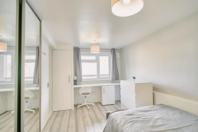 Whitton Walk 27150# 2