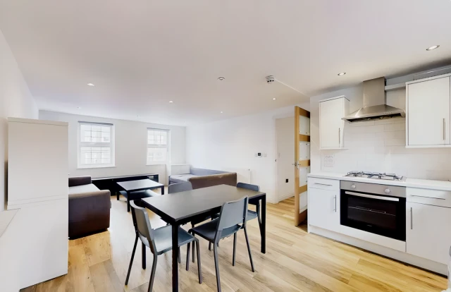 LH-Commercial Road