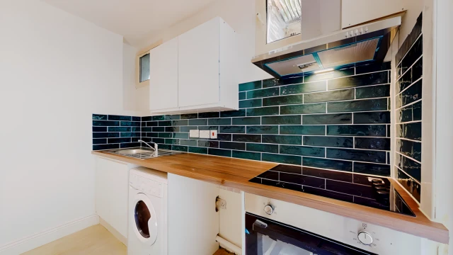 Warwick Road 27218# 3