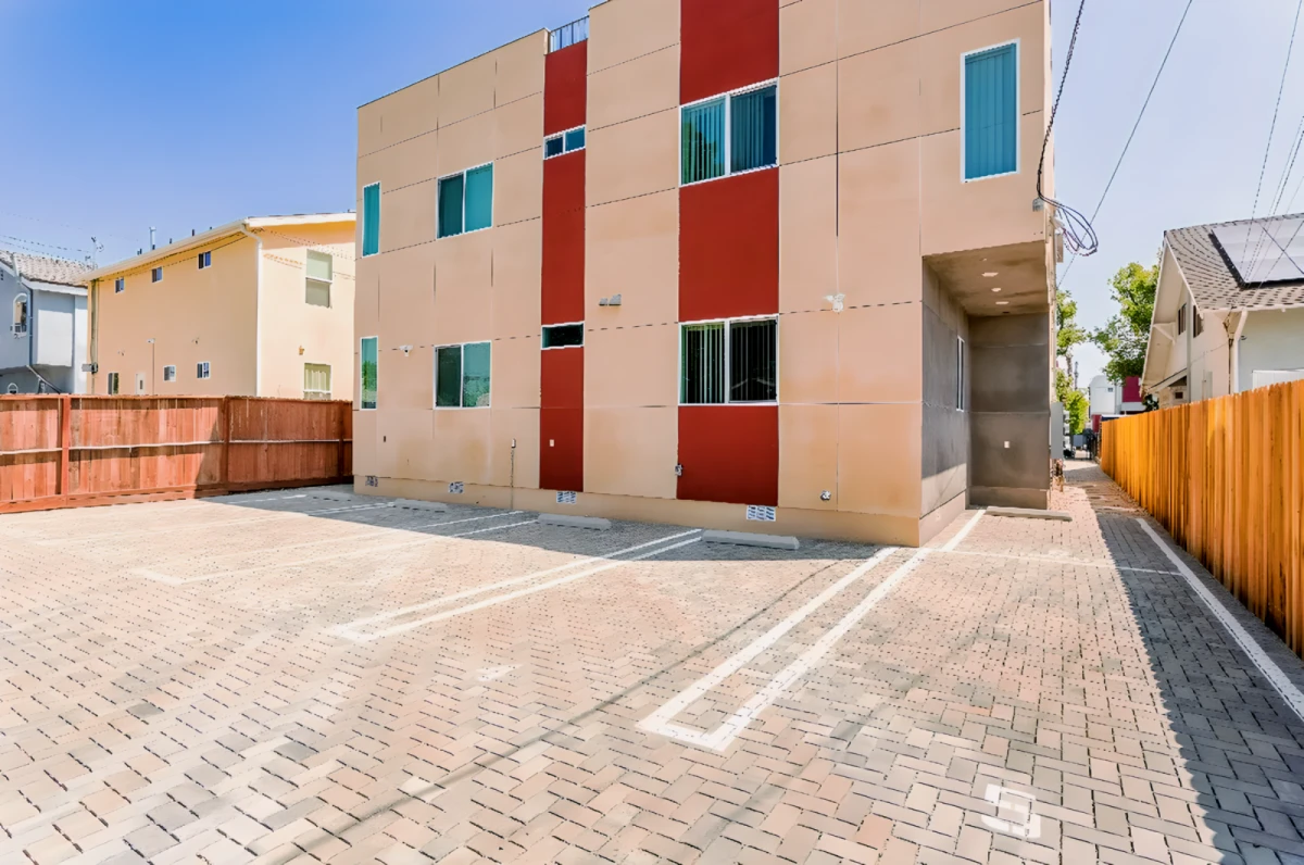 1331 1/2 W 37th Pl 0