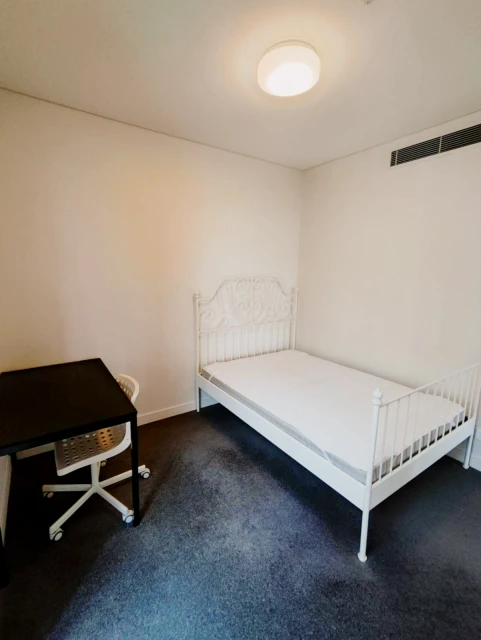 8 Ebsworth St 1