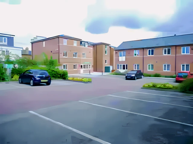 Uni House Court 1