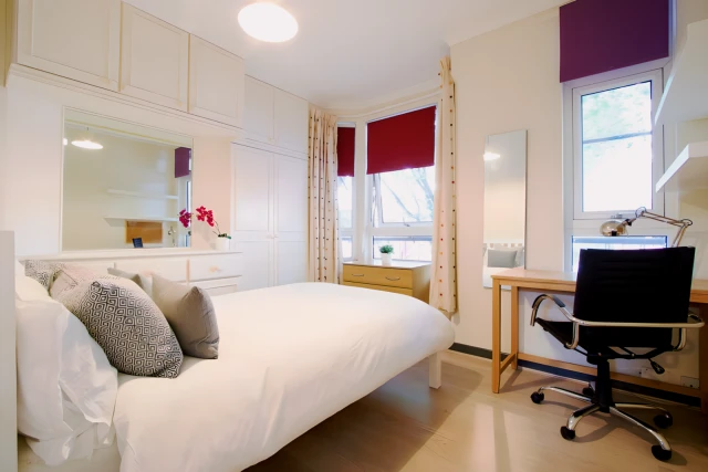 36 Lenton Boulevard 3