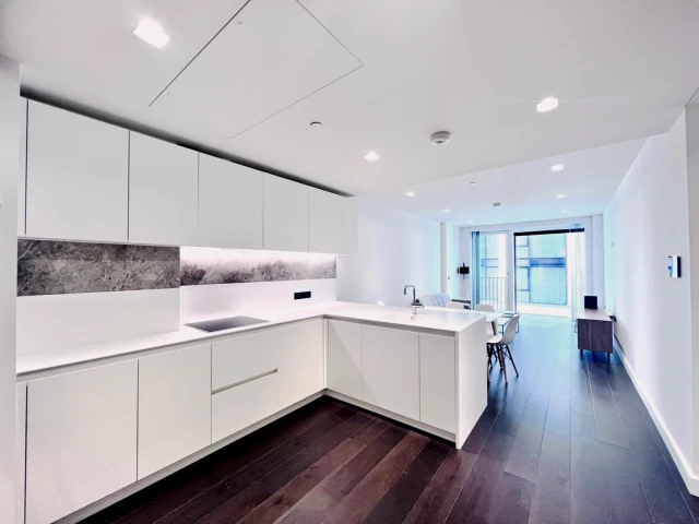 LH-8 Casson Square 2105 3